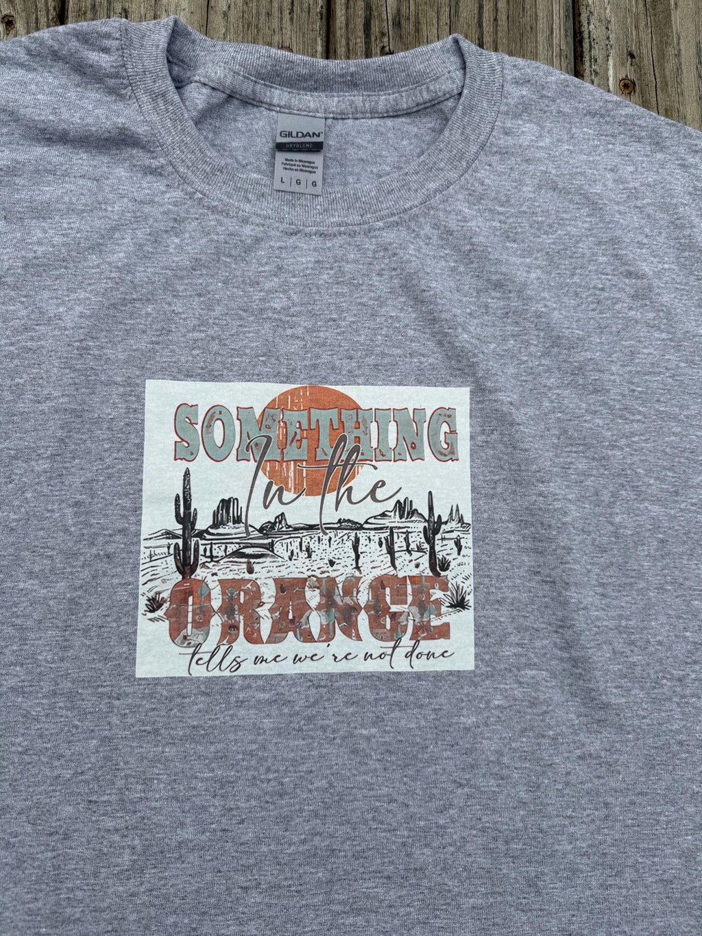 Gray Western Graphic Tee – Orange Sun Sunset Design Country Shirt (Size Large)