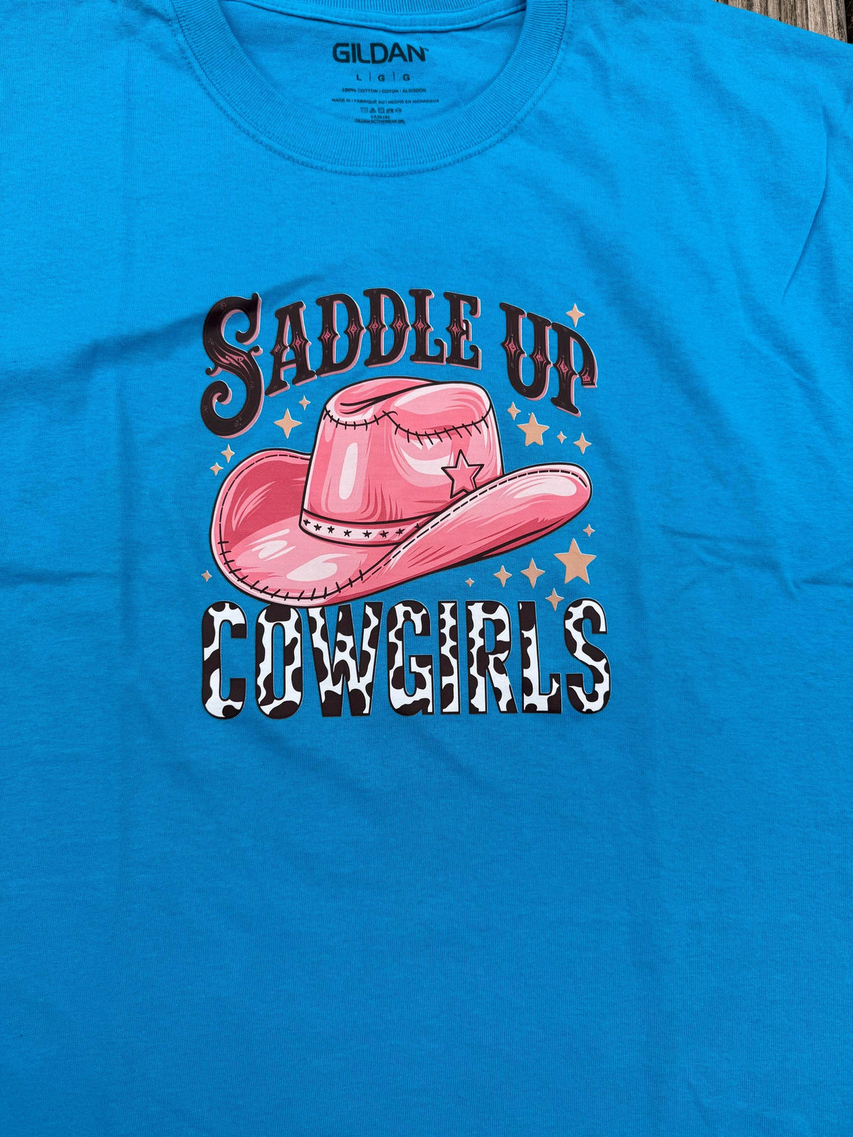 Sapphire Blue Western Graphic Tee – "Saddle Up Cowgirls" Cowboy Hat Shirt (Size Large)