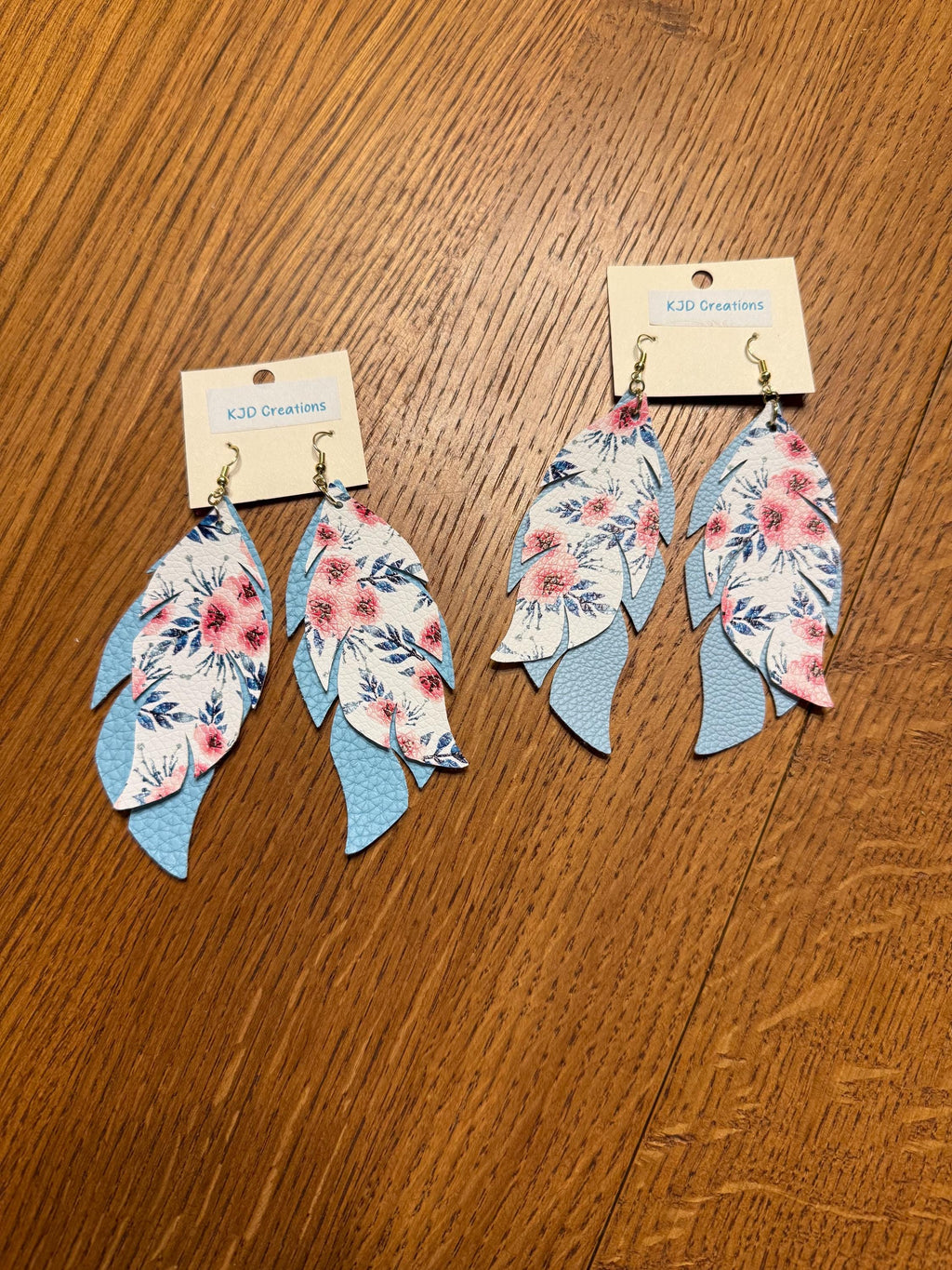 Boho Western Faux Leather Feather Dangle Earrings – Layered Floral Poppy Design