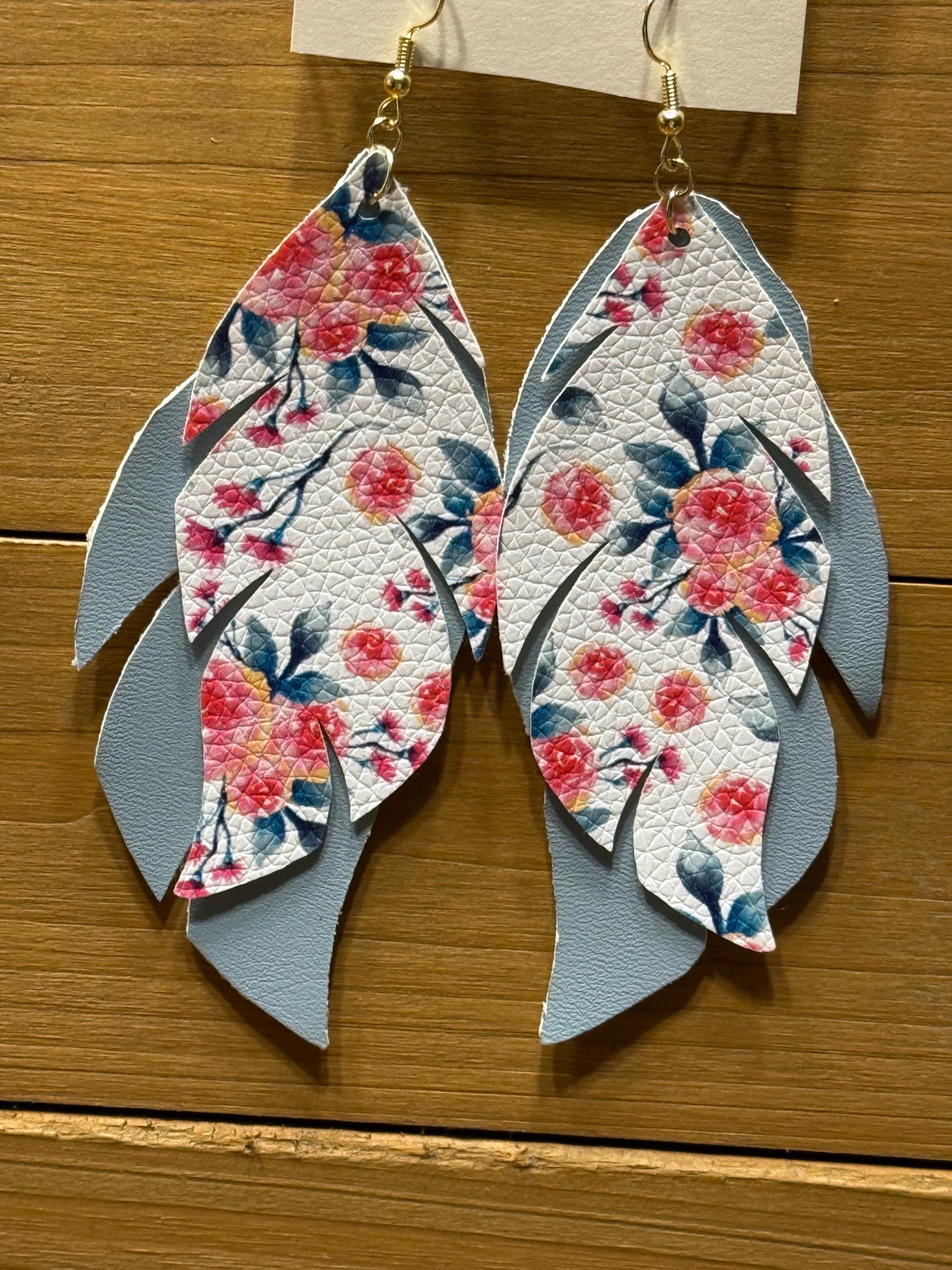 Boho Western Faux Leather Feather Dangle Earrings – Blue, White & Pink Floral