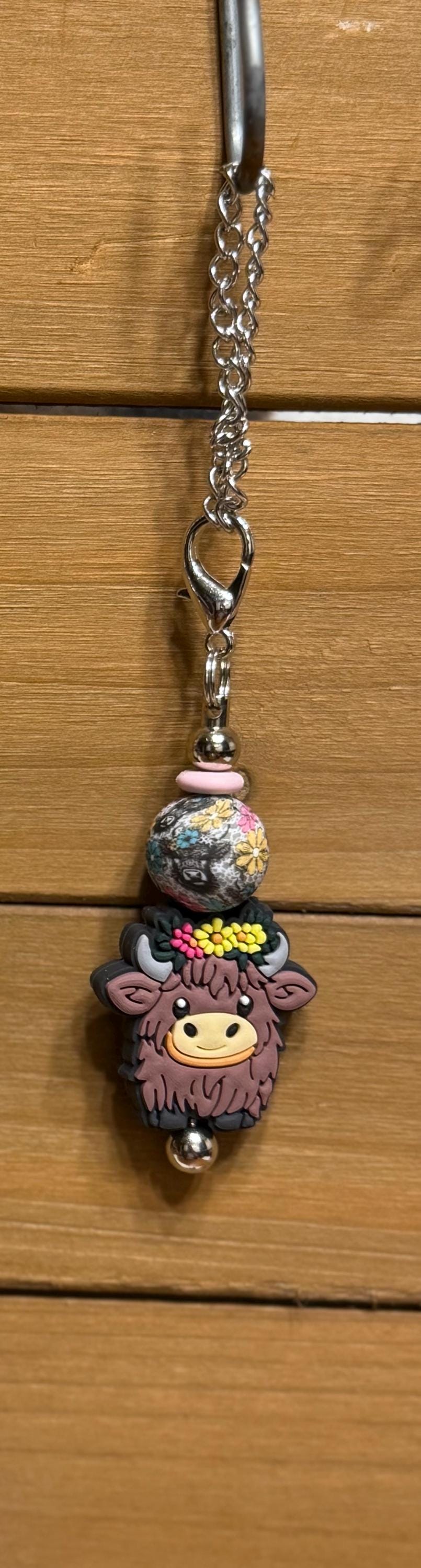 Cow Floral Bead highland cow tumbler dangle charm close-up — silver chain with floral print bead, pink disc bead, and smiling highland cow with flower crown charm by KJD Creations