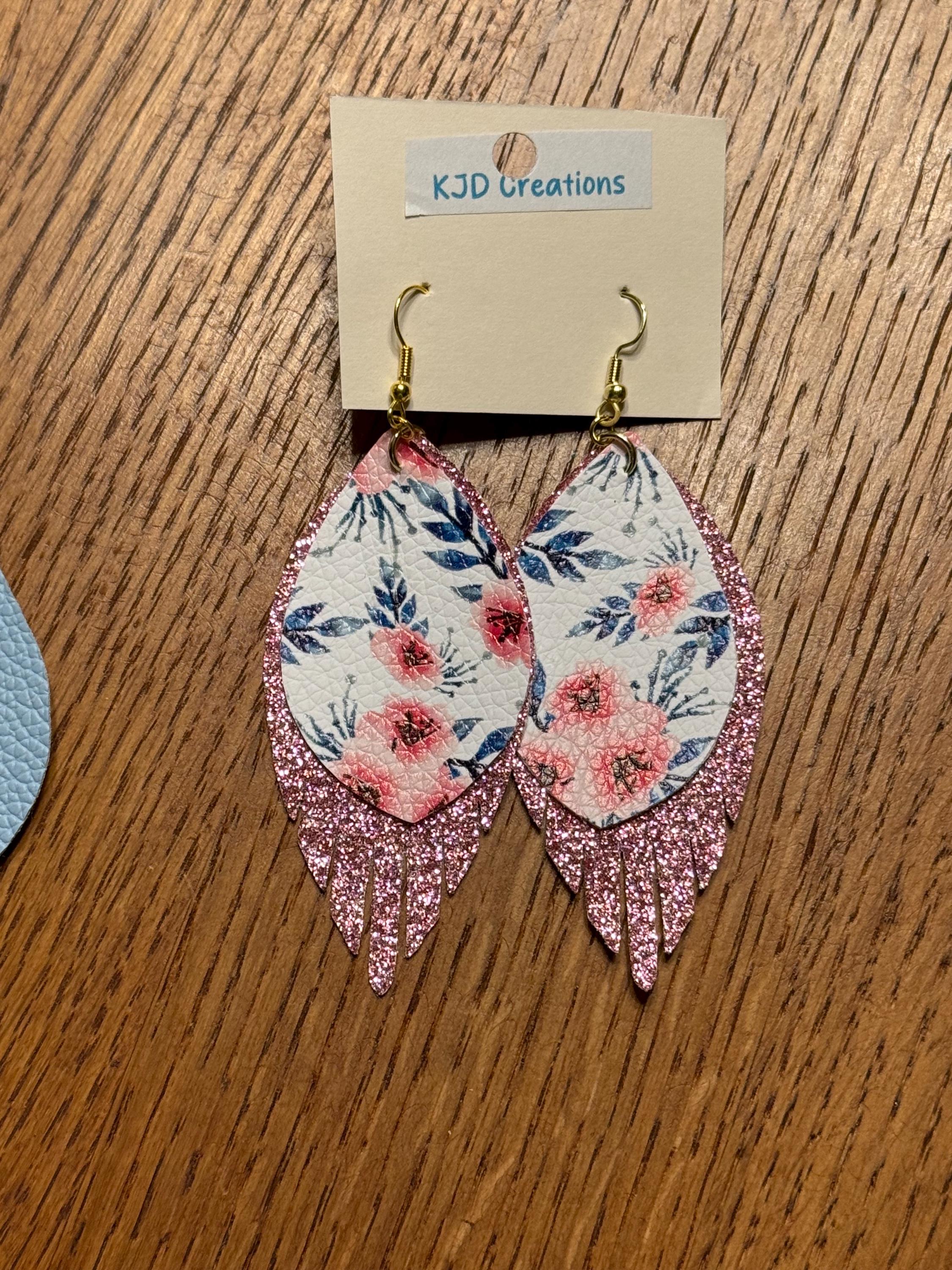 Boho Western Faux Leather Fringe Feather Dangle Earrings – Pink Glitter & Blue Floral Poppy
