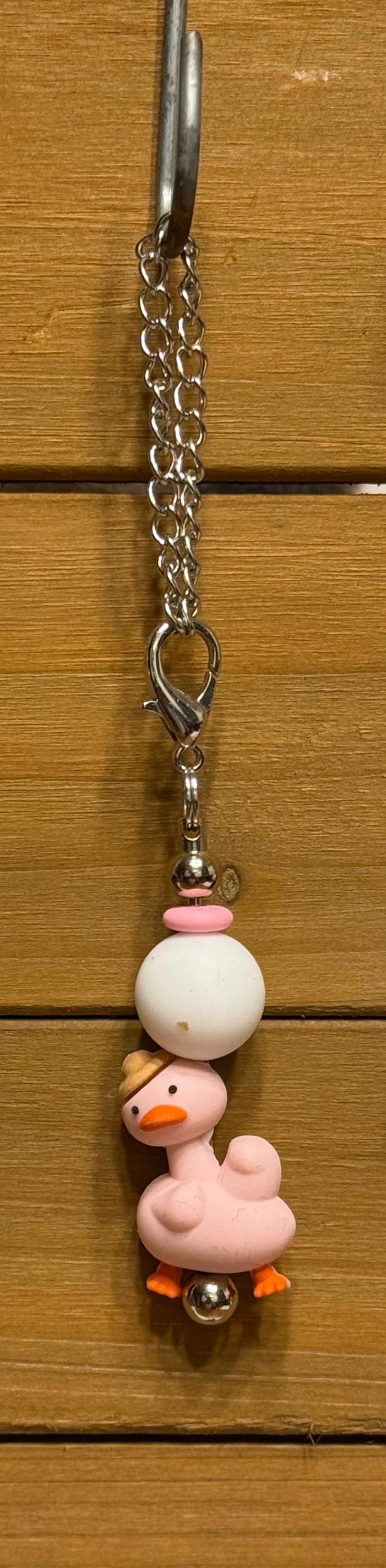 Silicone beaded tumbler cup handle dangle charm – Pink Goose design