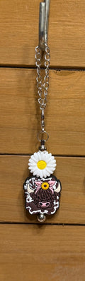 White Daisy highland cow tumbler dangle charm close-up — silver chain with white daisy silicone bead and cow print highland cow with sunflower charm by KJD Creations