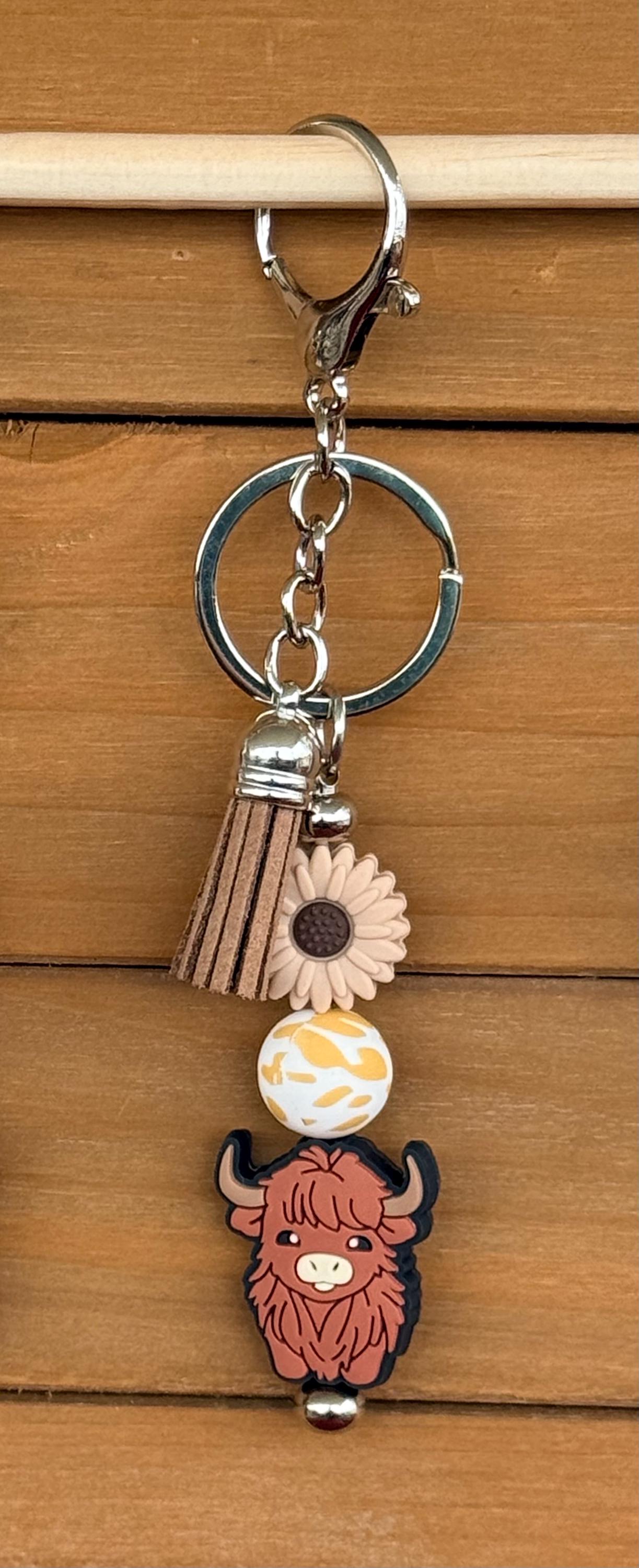 Highland Cow Daisy Flower Silicone Beaded Keychain with Leather Tassel | Pink, Brown & White